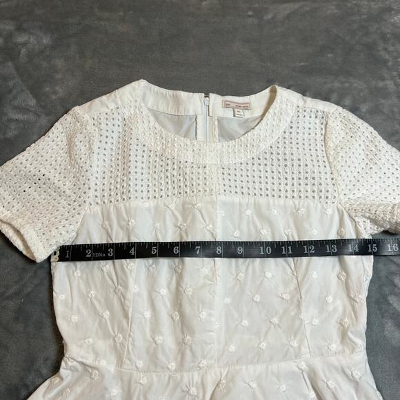 Gap Crewneck Short Sleeve Peplum Blouse Size 00 Floral Embroidery Eyelet Lace - Picture 8 of 9